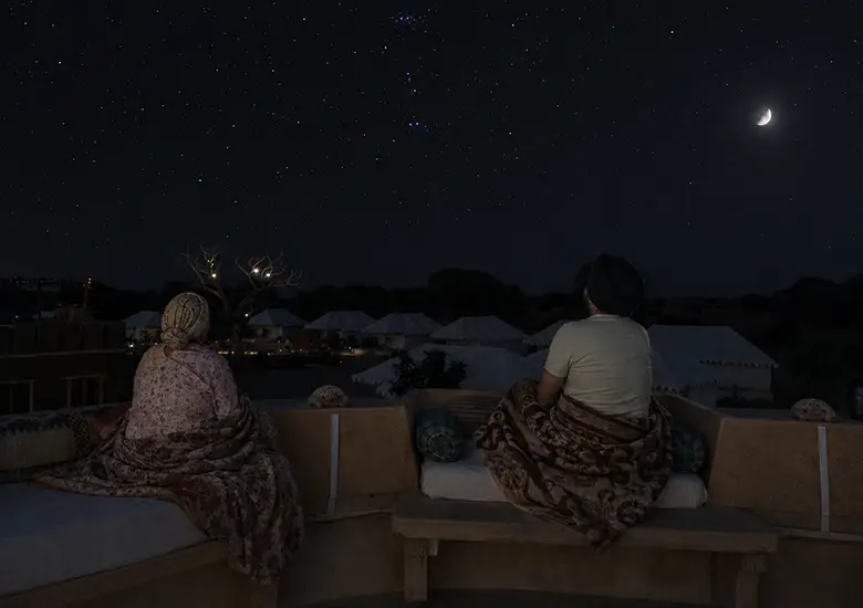 stargazing in thar desert jaisalmer at damodra desert camp